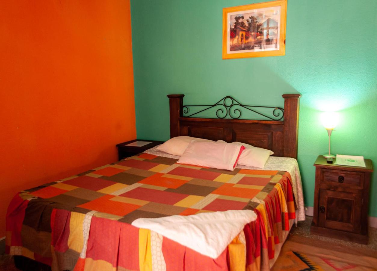 Victorias Hotel Panajachel Extérieur photo