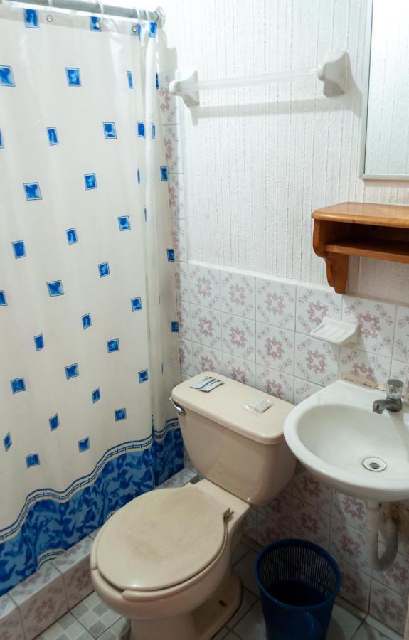 Victorias Hotel Panajachel Extérieur photo