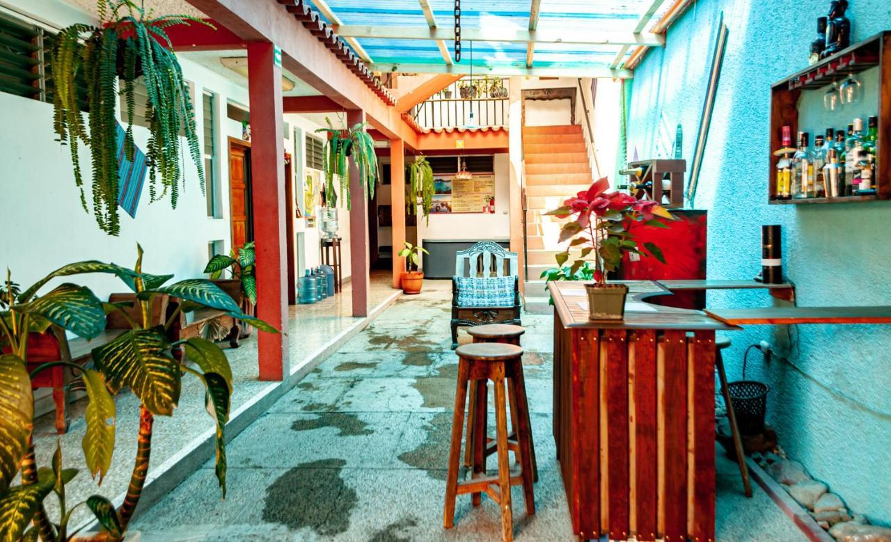 Victorias Hotel Panajachel Extérieur photo