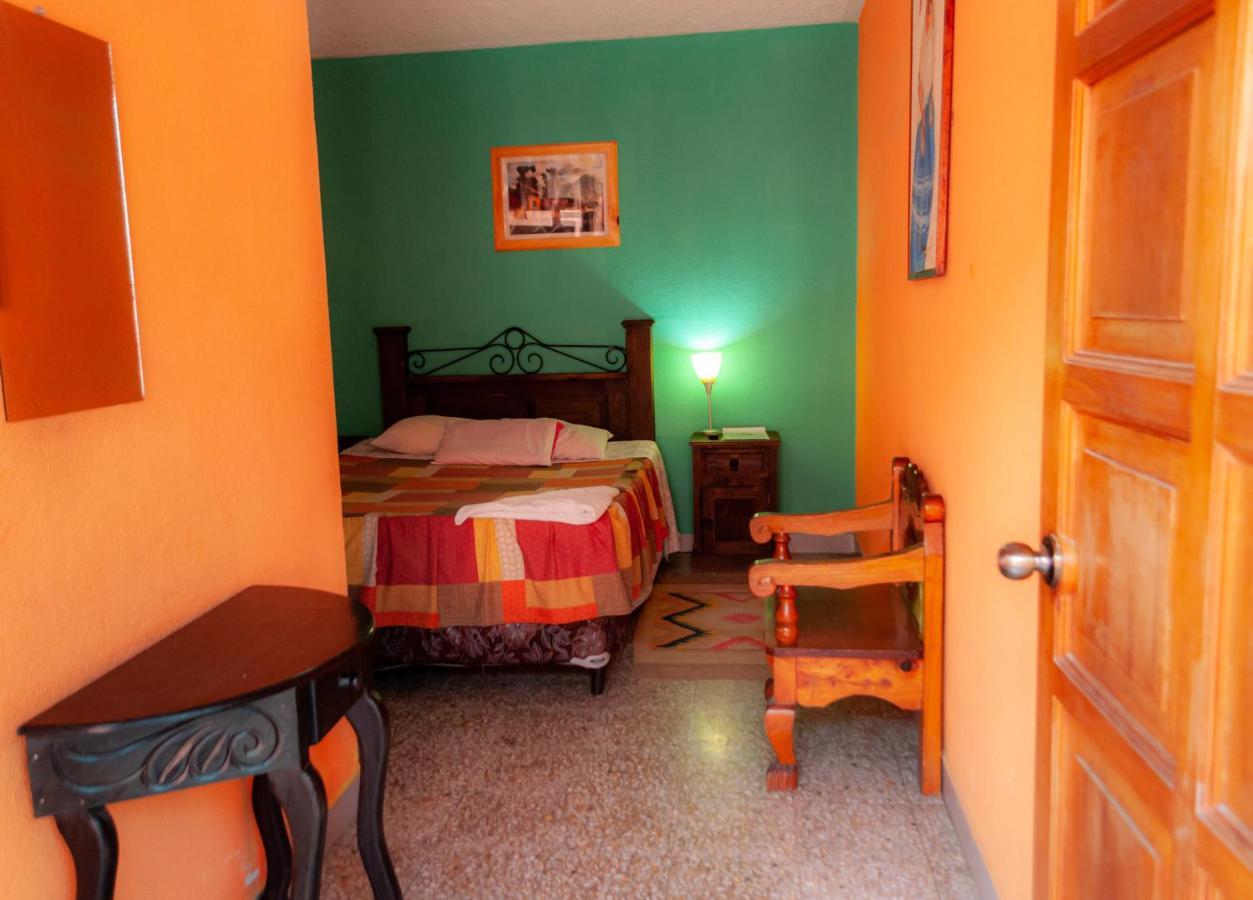 Victorias Hotel Panajachel Extérieur photo
