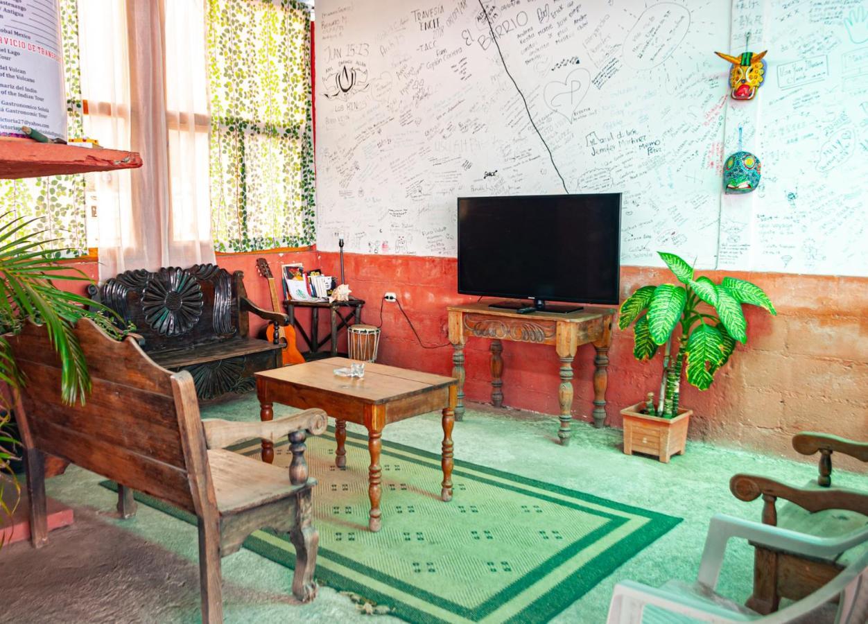 Victorias Hotel Panajachel Extérieur photo