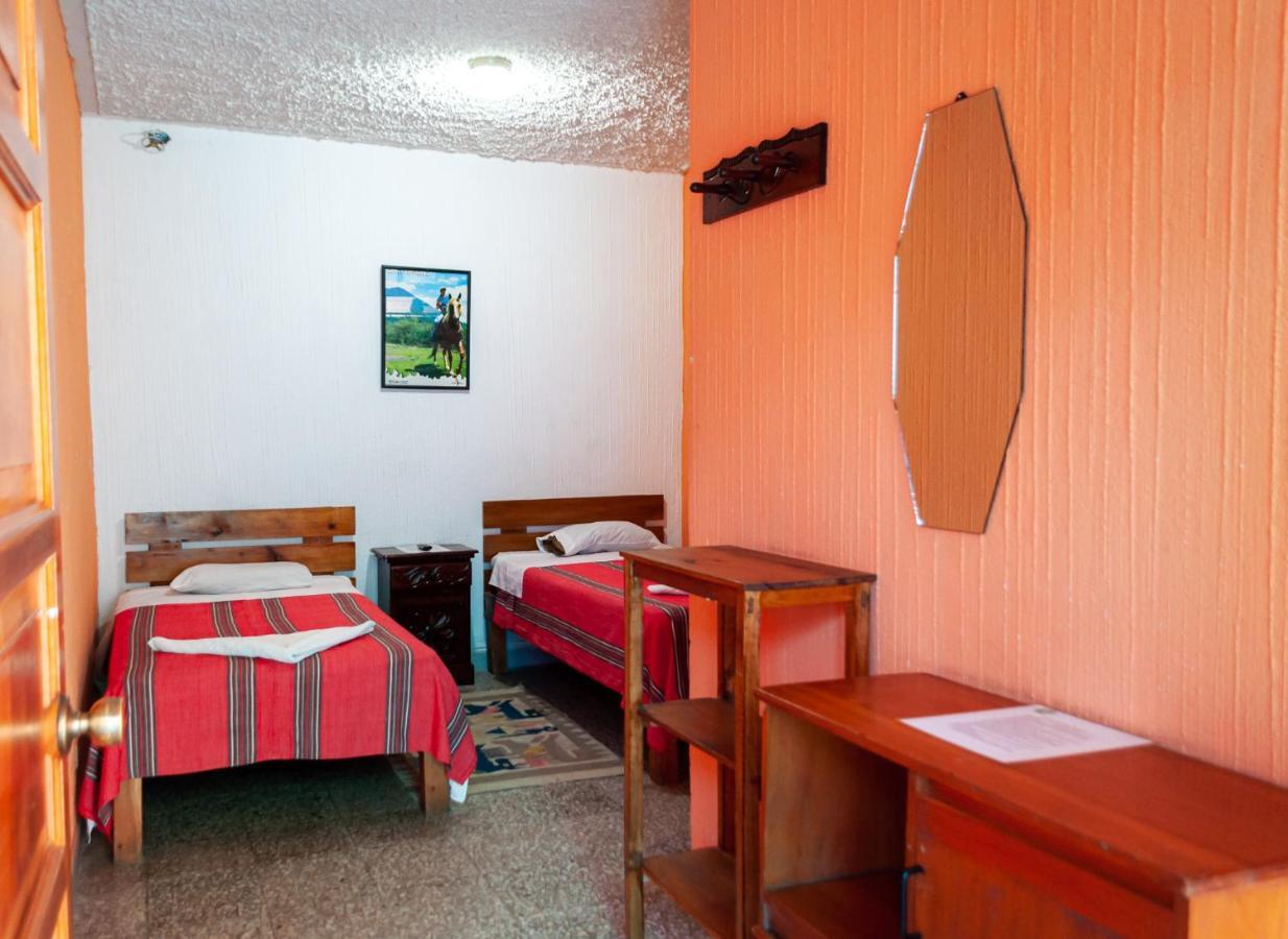 Victorias Hotel Panajachel Extérieur photo