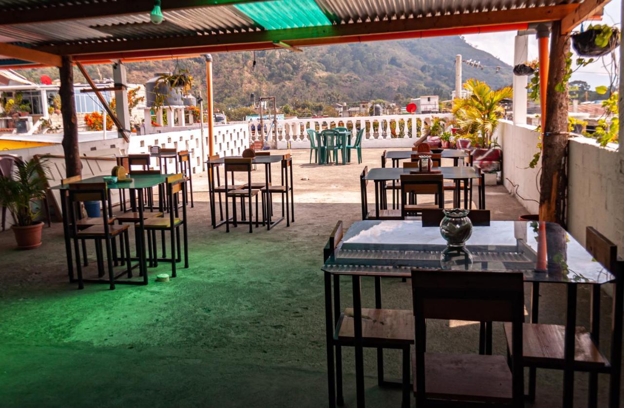 Victorias Hotel Panajachel Extérieur photo